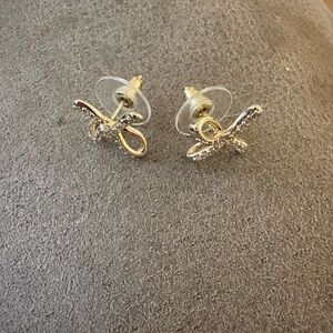 EUC Kendra Scott bow stud earrings
